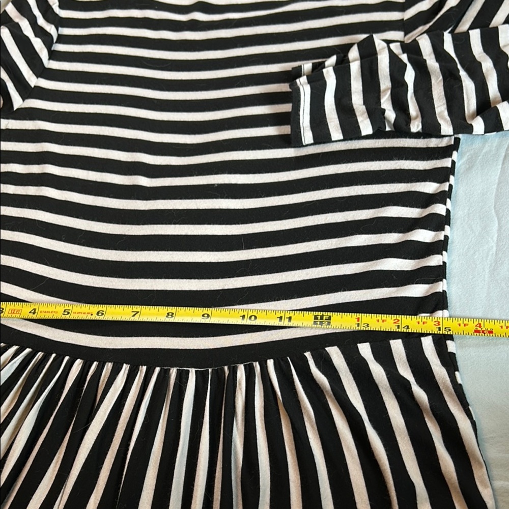 Les Amis Black and White Asymmetrical Top - Picture 11 of 11